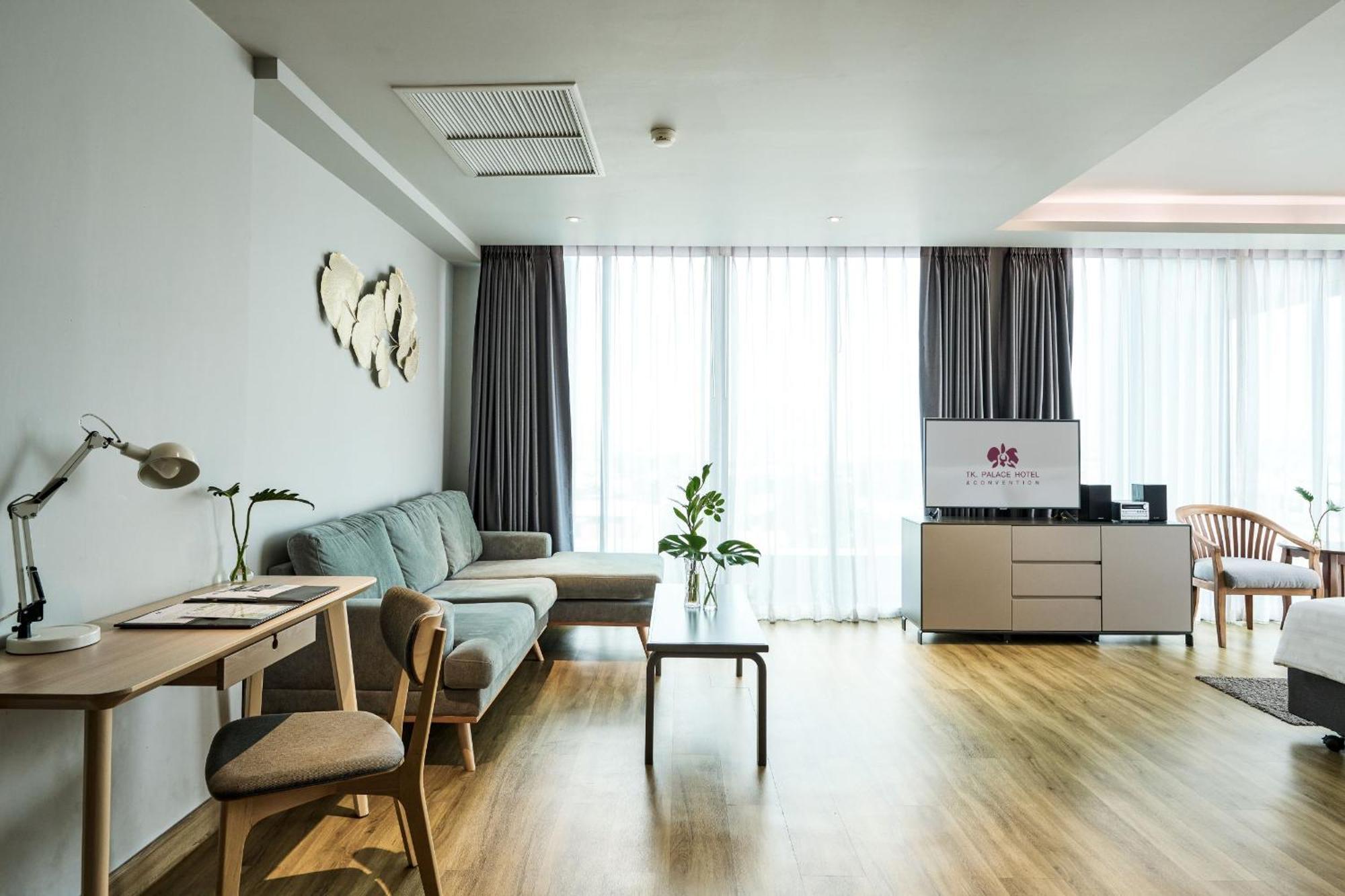 Tk Palace Hotel & Convention Bangkok Extérieur photo